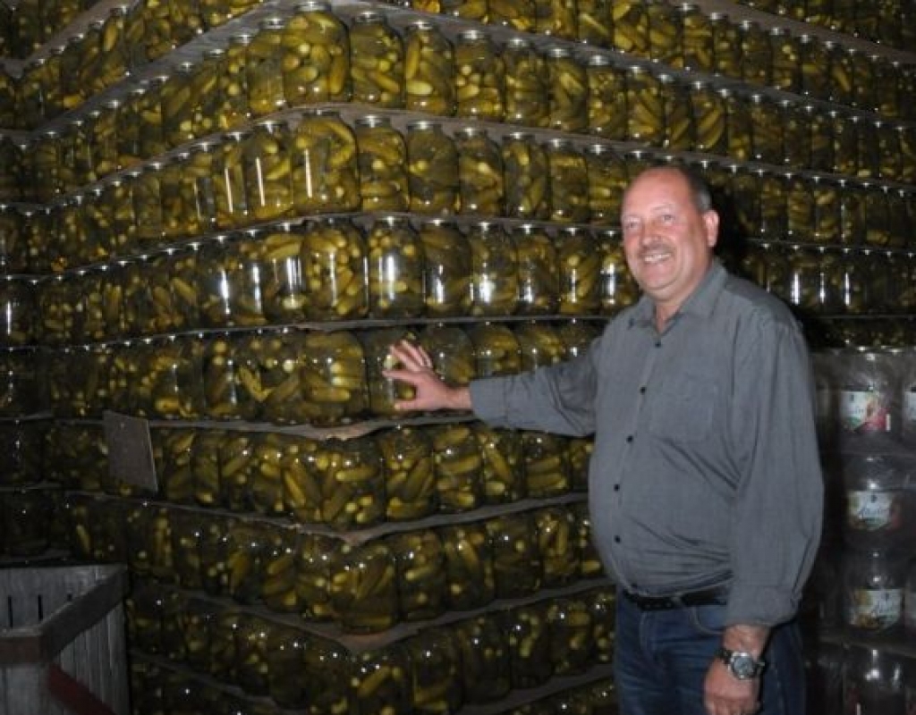 Ražo produkciju, ko izķer pat Anglijā