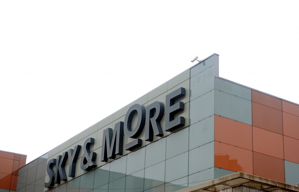 Atklās modernizēto tirdzniecības centru Sky&More