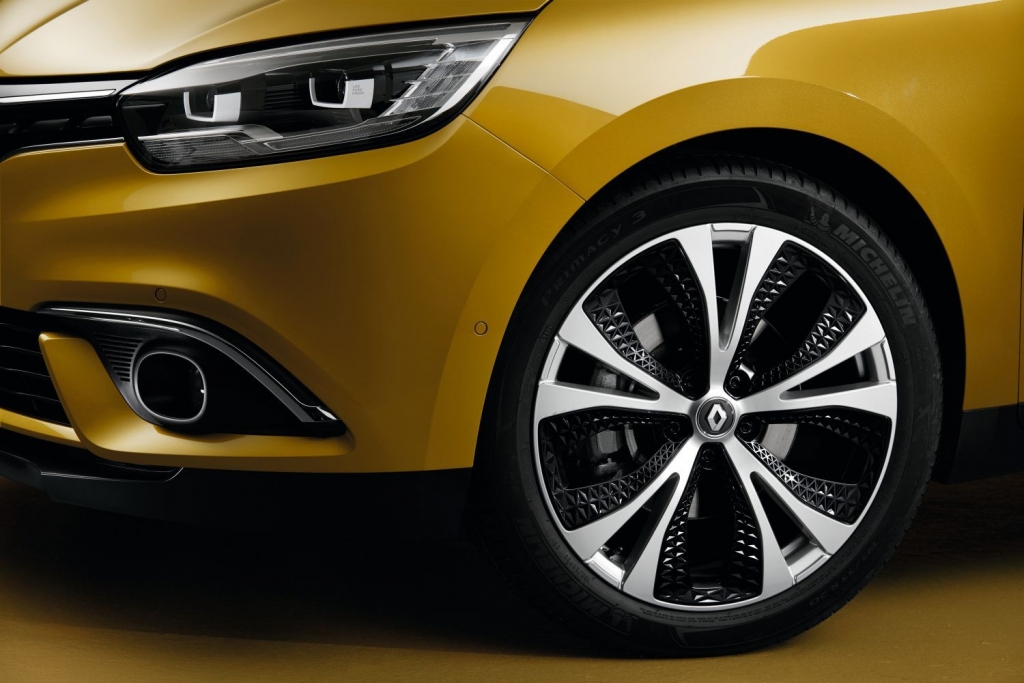 Renault liek izbrīnā ieplest acis