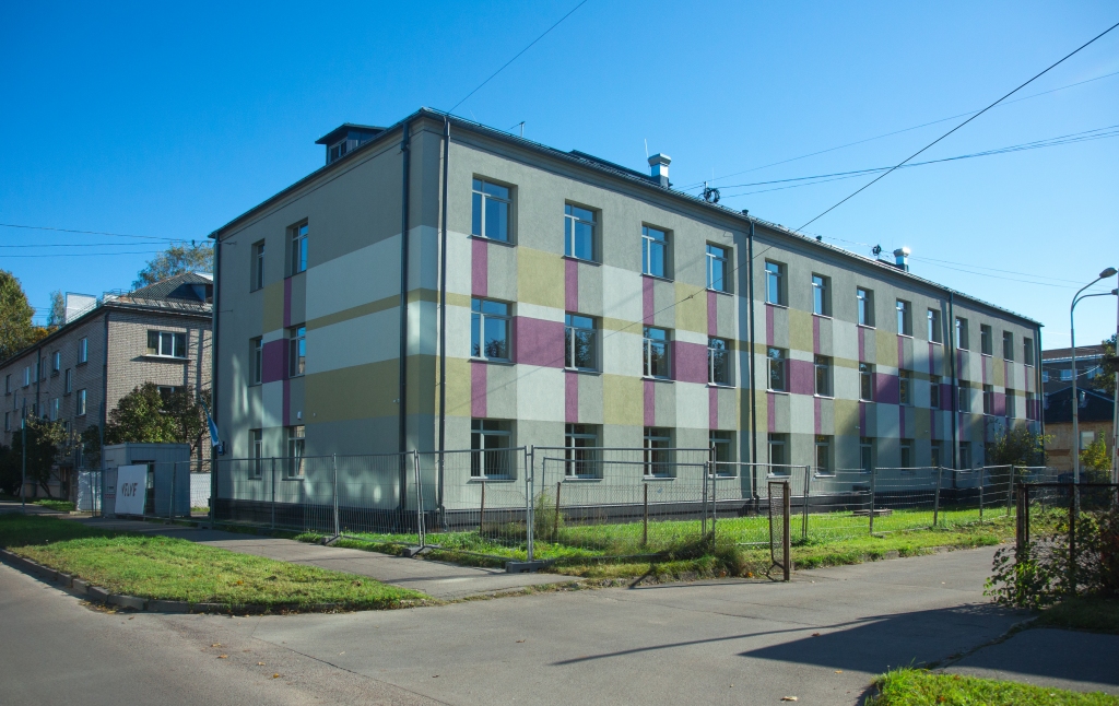 Ieriķu ielā atklāta jauna pašvaldības dzīvojamā māja ar pansiju