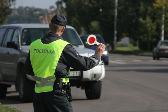 Jaungulbenē vīrietis brauc 2,44 promiļu reibumā un bez autovadītāja tiesībām