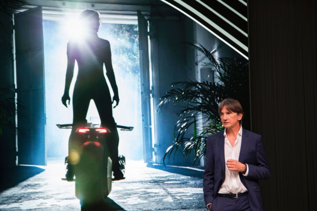 BMW prezentē nākotnes motociklu
