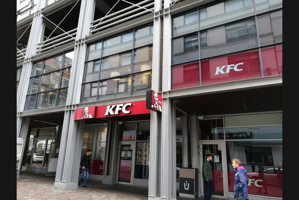 Par higiēnas prasību pārkāpumiem KFC saņēmis 400 eiro naudas sodu
