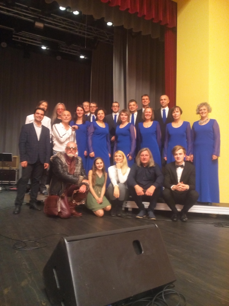 “Harmonija” uzstājas kopā ar Adrianu Kukuvasu
