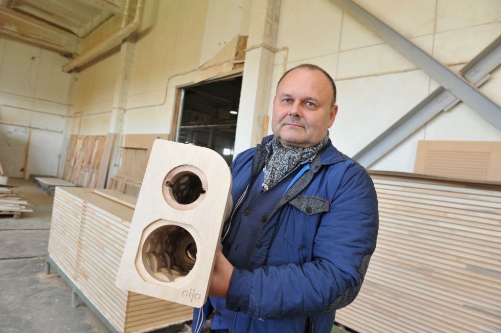 Ideju mežs: Jēkabpilī top akustiskie paneļi Eiropas zālēm