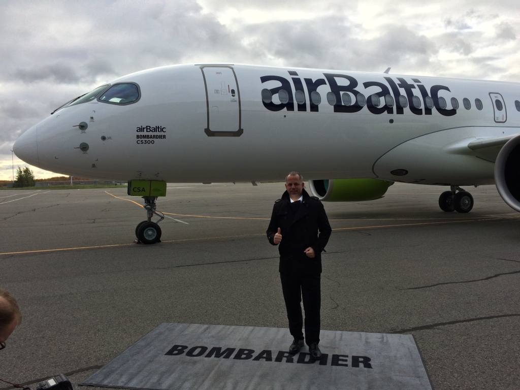 FOTO: Bombardier izrāda AirBaltic CS300 lidmašīnu