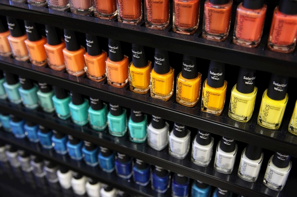 Papildināta - Kā top?: SIA Kinetics Nail Systems nagu lakas