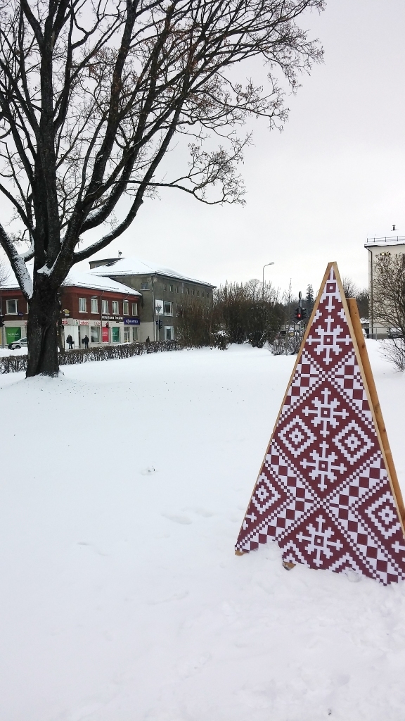 Svētkos Gulbeni rotā latvju raksti