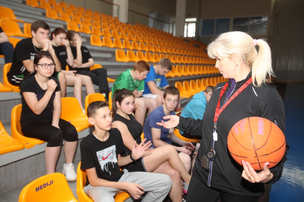 Konkursa "Gada sporta skolotājs 2016" 2.kārtas dalībnieki vadīs sporta stundu Rīgas Teikas vidusskolā