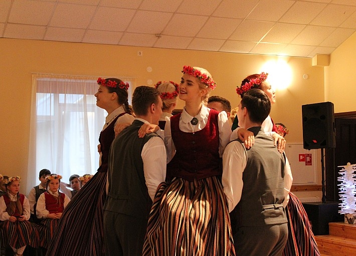 Jaunieši sadejo Lejasciemā