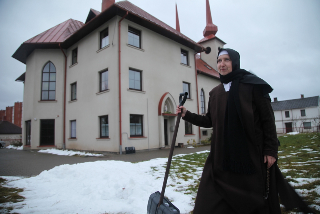 Māsas karmelītes aiziet no Gulbenes