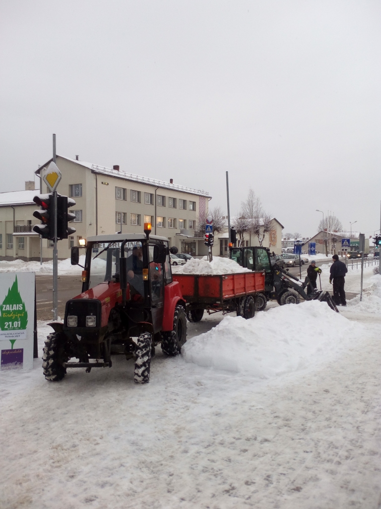 Apjomīgi izvests sniegs