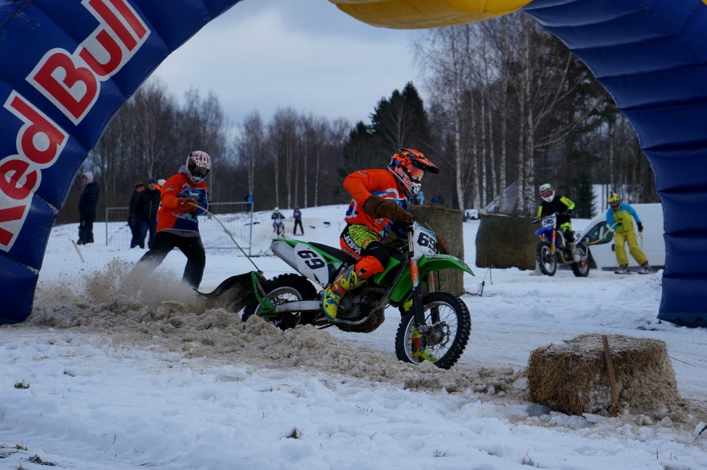 Mūsējie uzvar gan skijoringā, gan motokrosā