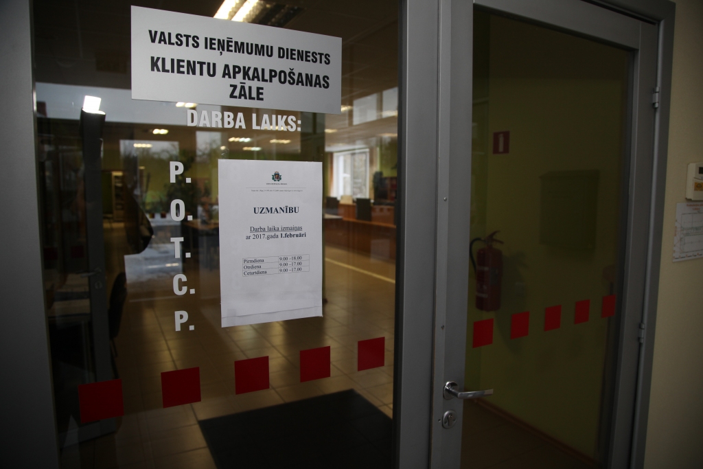 Klientus pieņems trīs dienas