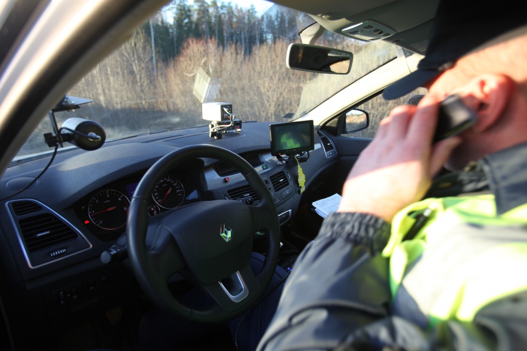Tiesā par kukuļa piedāvāšanu  policistam