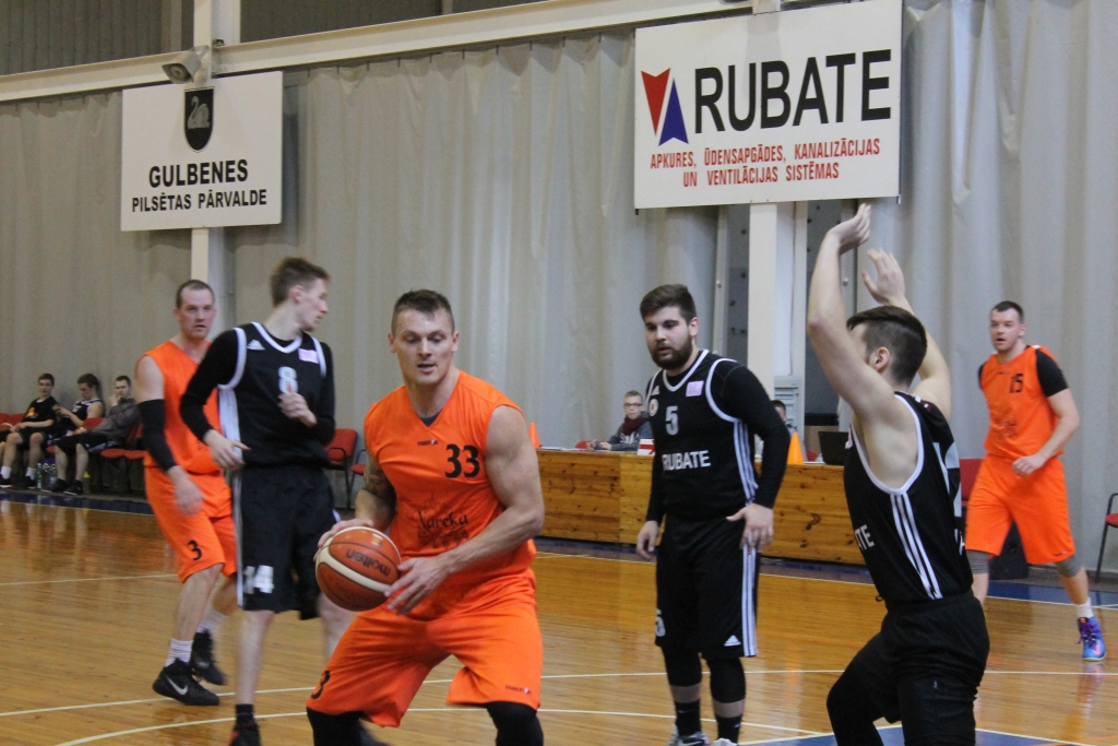 Turpinās novada čempionāts basketbolā