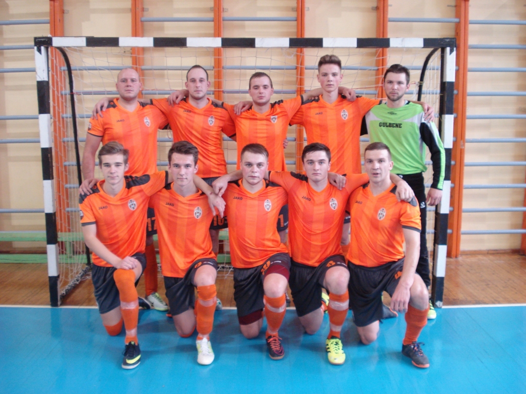 Telpu futbols: piekāpjas balveniešiem