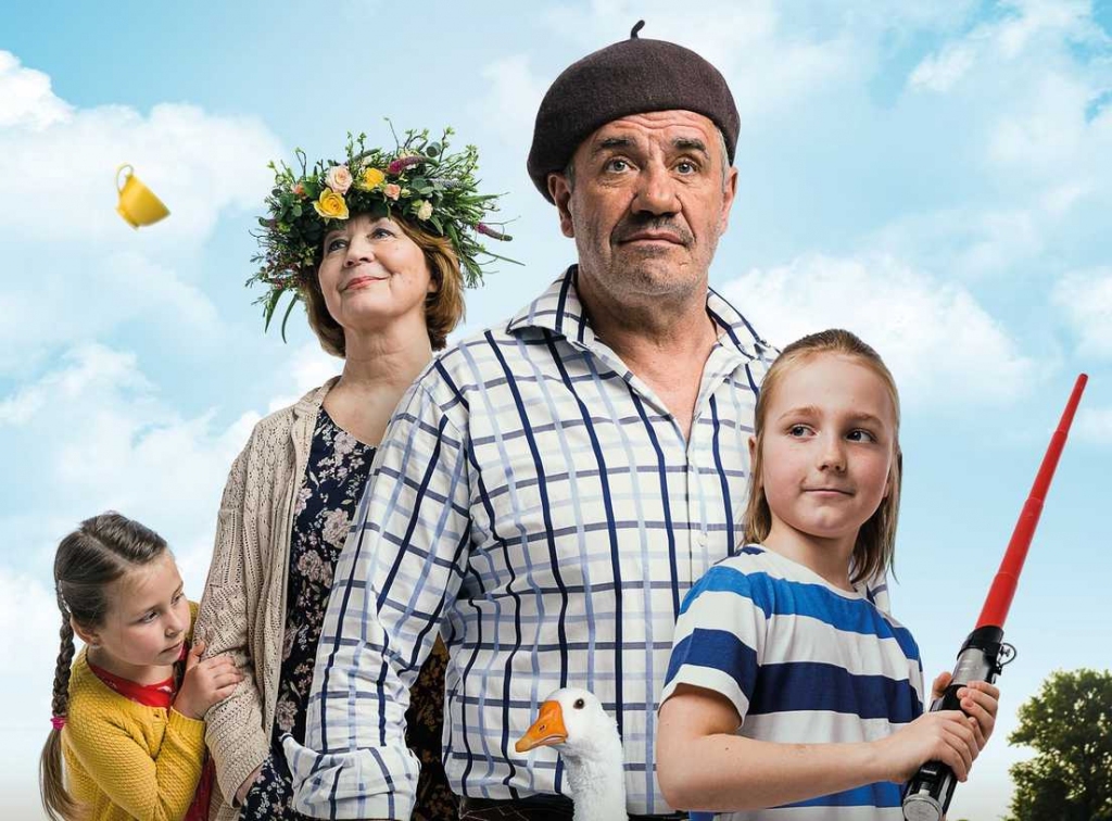 Stāmerienas tautas namā - Latvijas Valsts simtgades filma "Vectēvs, kas bīstamāks par datoru"