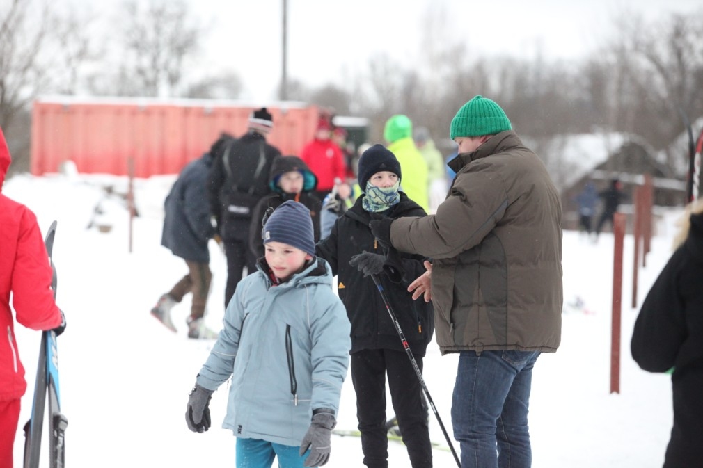 Foto: pilsētas atklātās ziemas sporta spēles distanču slēpošanā 