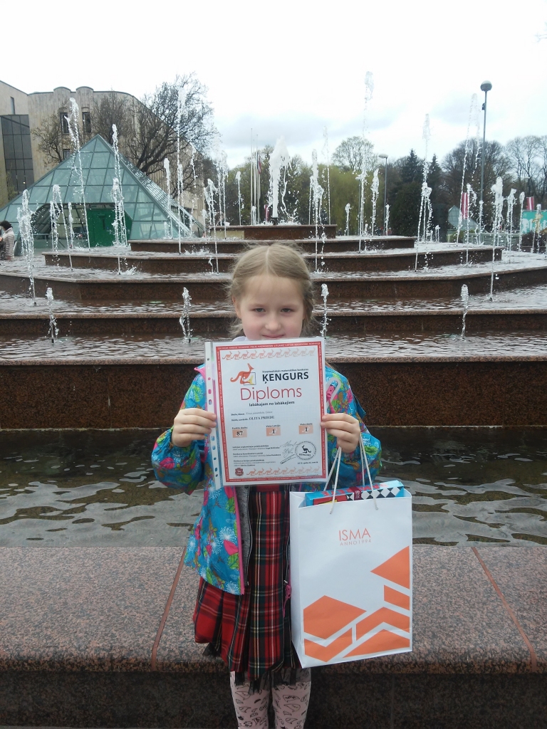 Uzvar starptautiskā matemātikas konkursā
