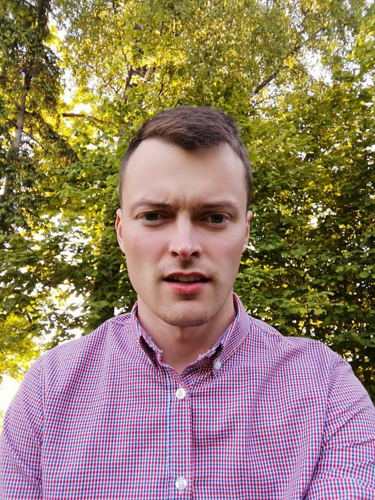 Ar lepnumu liek galvā ozollapu vainagu