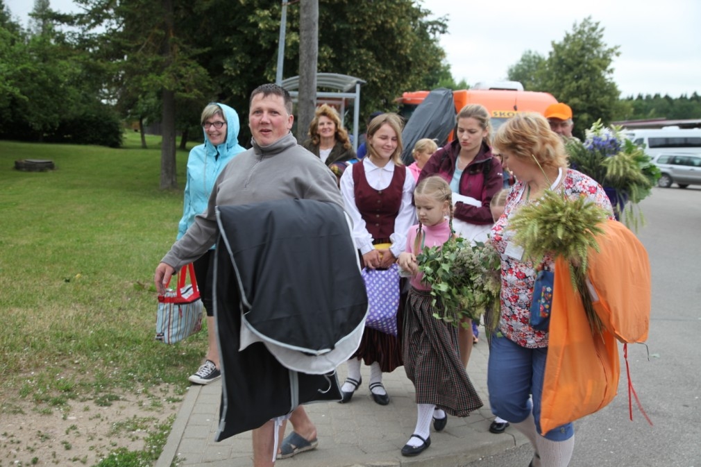 Latvijas simtgades Dziesmu un Deju svētki: ceļā uz svētkiem, atklāšana un gājiens