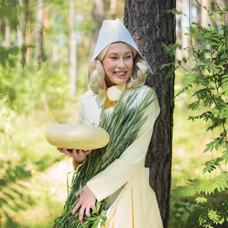 Īsti latviska joku luga  Alūksnes Pilssalas estrādē