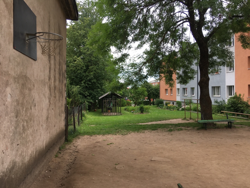 Mudina rīkot sacensības pagalmā