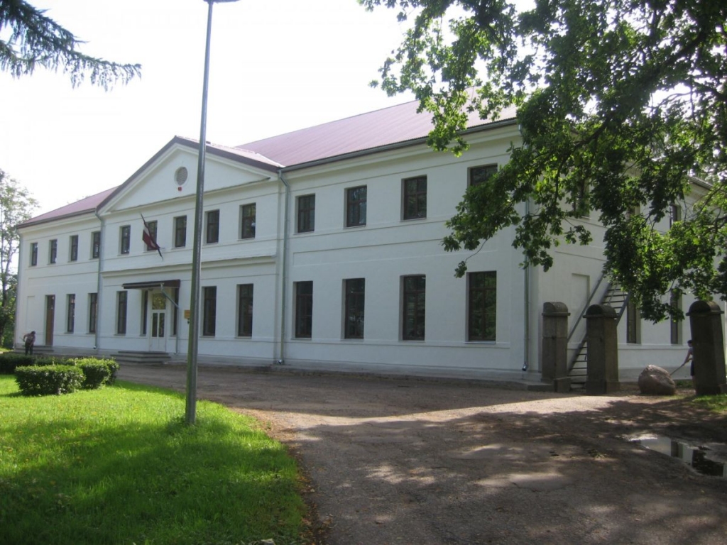 Atbrīvo divu skolu direktores (papildināts)