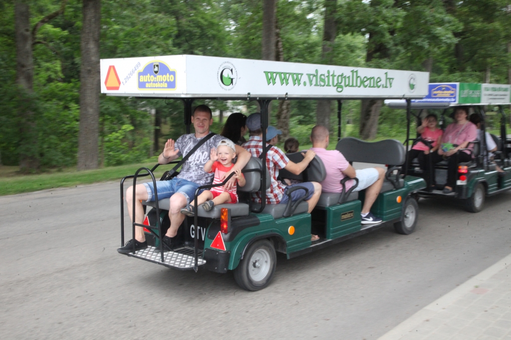 Diskutē par reklāmu uz  elektrovilcieniņa