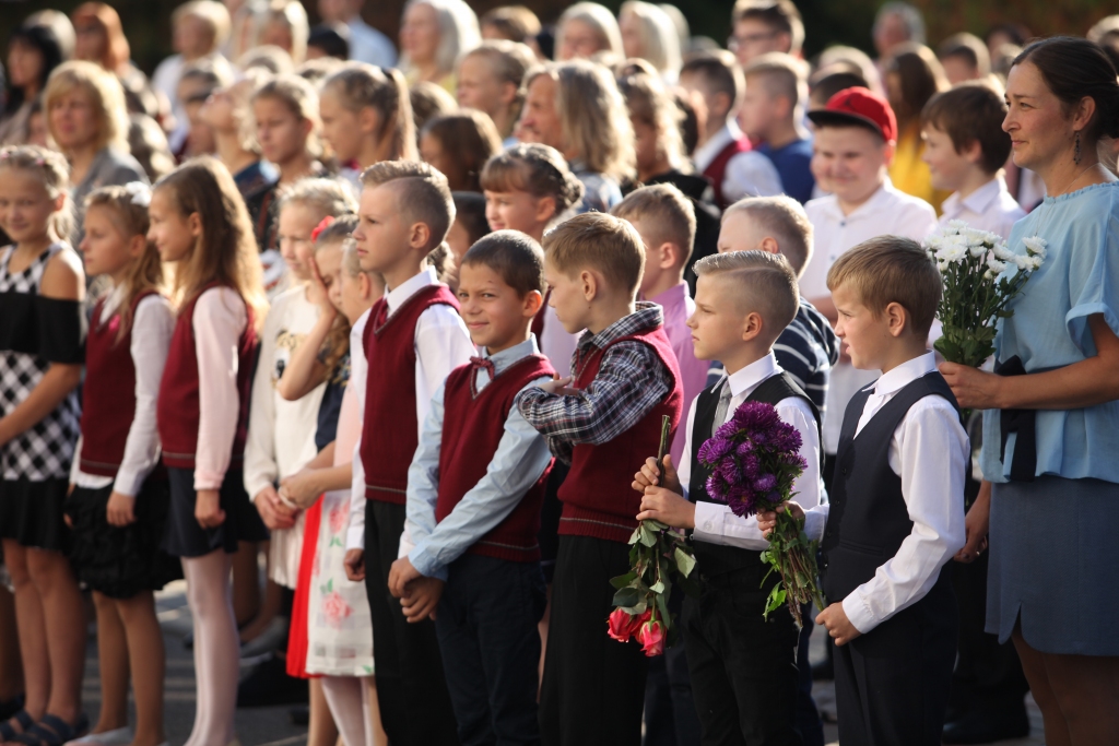 Foto: Zinību diena Gulbenes sākumskolā un ģimnāzijā 