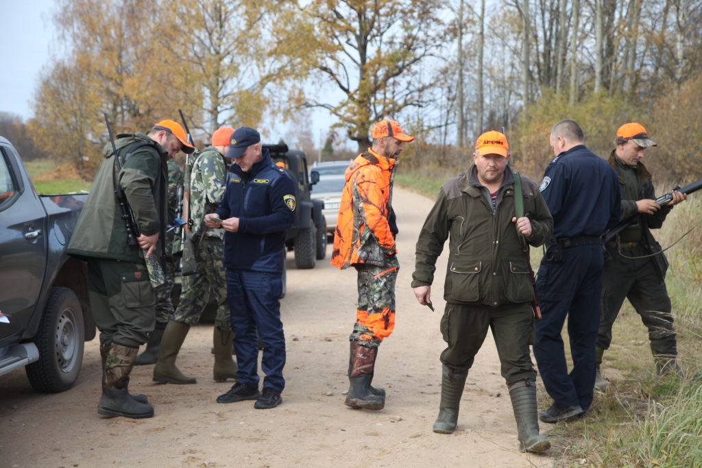 Pārbauda novada medniekus