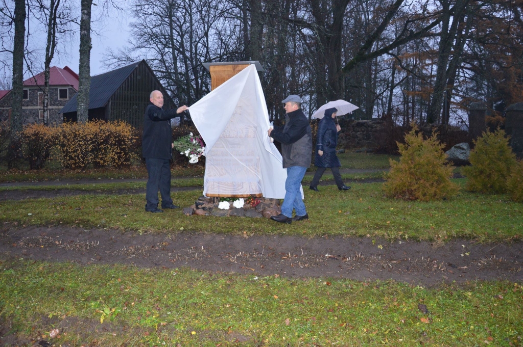Litenē atklāj skulptūru novadnieka komponista un fagotista Jāņa Vītoliņa piemiņai