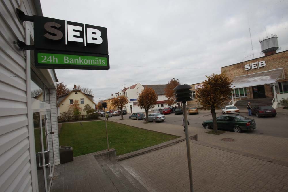 Novērš bankomāta tehniskās problēmas