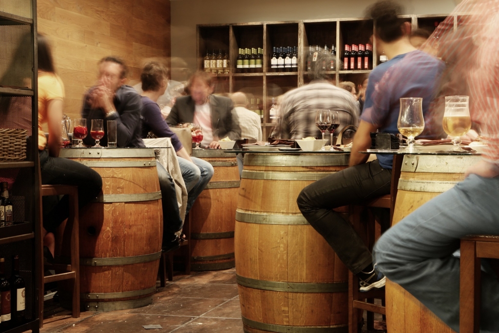 Veselības indekss: katrs desmitais vīrietis Latvijā cieš no alkohola atkarības