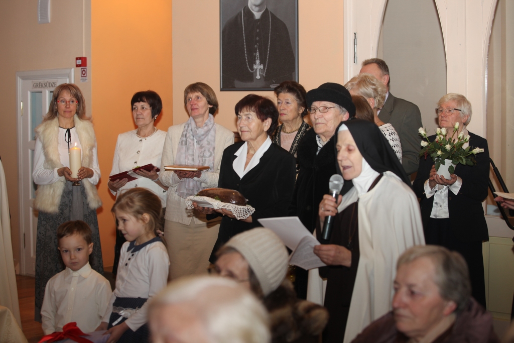 Ģimeniskā noskaņā nosvin baznīcas 20 gadu jubileju