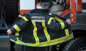 Litenes pagastā deg kūts jumts un mansarda pārsegums