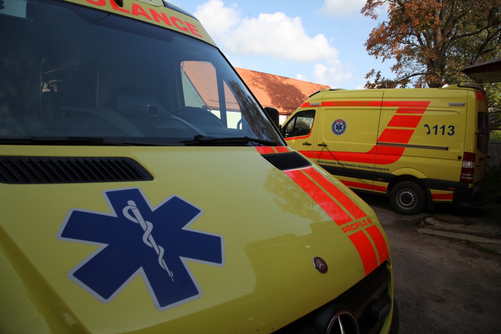 Mediķi informē: Lizuma pagastā atrod iereibušu vīrieti guļam sniegā