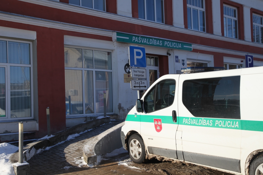 Aculiecinieks sūdzas par pašvaldības policiju