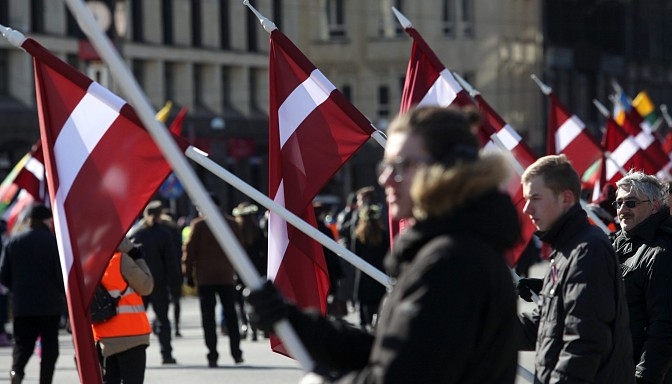 Leģionāru piemiņas pasākumi pie Brīvības pieminekļa aizrit bez nevienas aizturēšanas