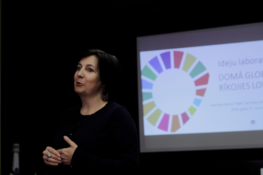 Apgūst pieredzi ideju laboratorijā “Domā globāli, rīkojies lokāli”