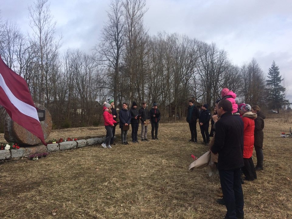 Lizumnieši Sāpju dienā kavējas atmiņās