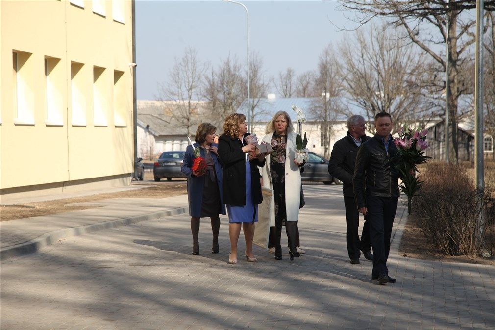 Jaungulbenē atklāj mājas gandrīz simts cilvēkiem (FOTO)