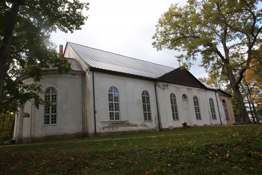 Gulbenes luterāņu baznīcā vēlas atjaunot grīdu