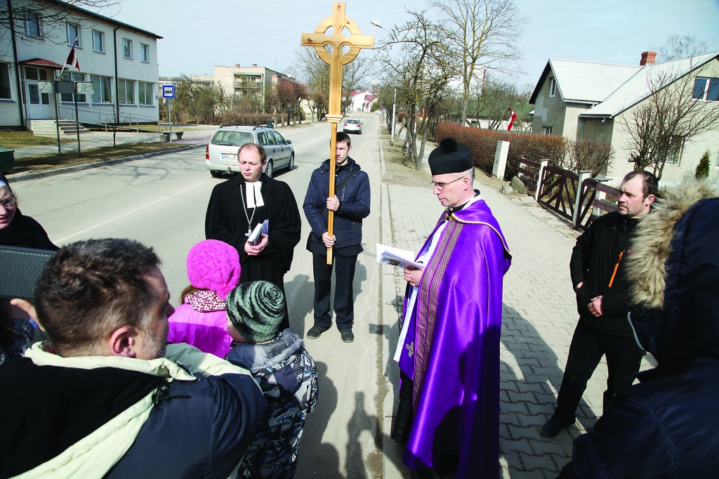 Dievkalpojumi Lieldienās