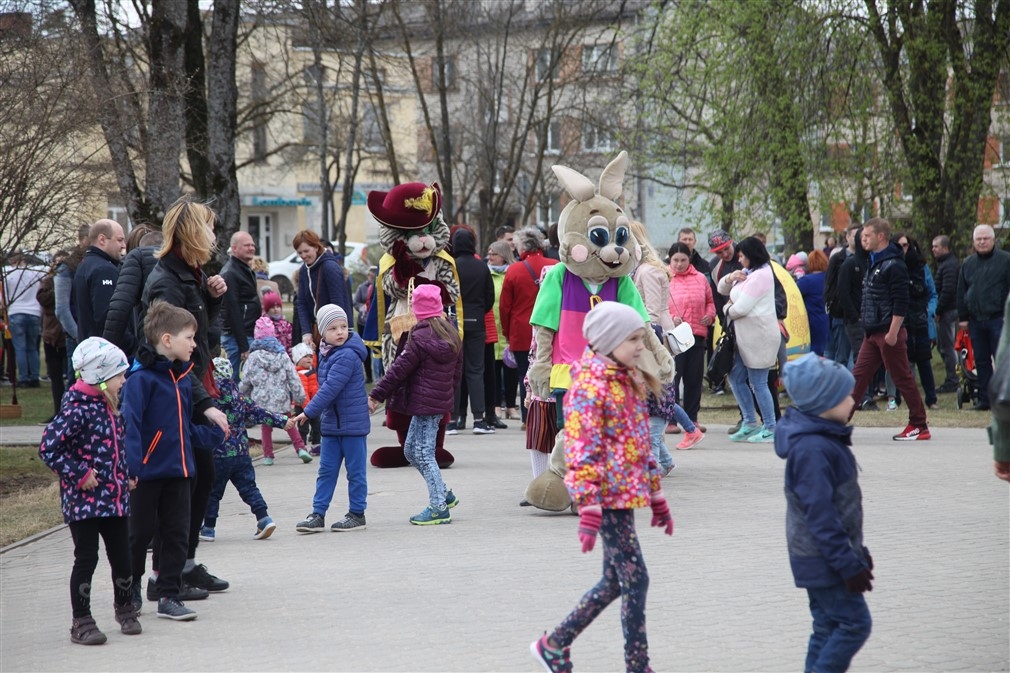 FOTO: "Saldi krāsainais Lieldienu brīnums" Gulbenē