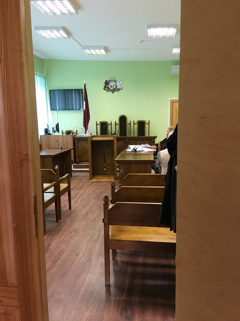 Tiesa spriež par vīrieša bojāeju autoservisā