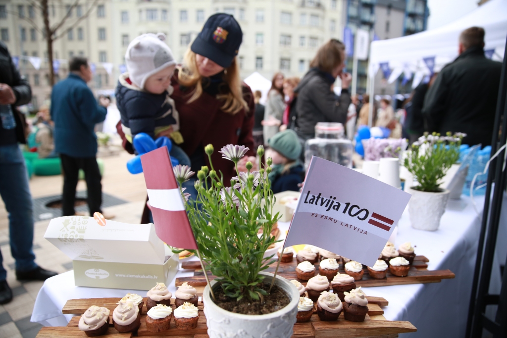 4. maijā plaši svinēs Latvijas neatkarības atjaunošanai veltītos  „Baltā galdauta svētkus”