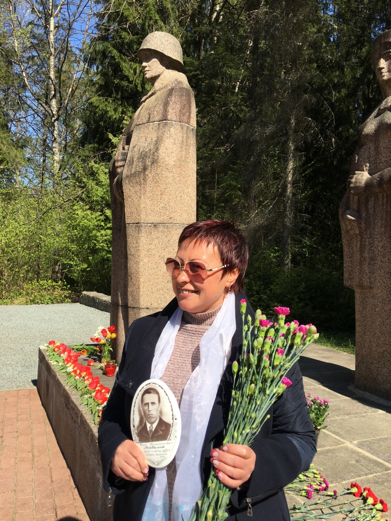 Brāļu kapu apmeklētāji satraukti par pieminekļa izskatu