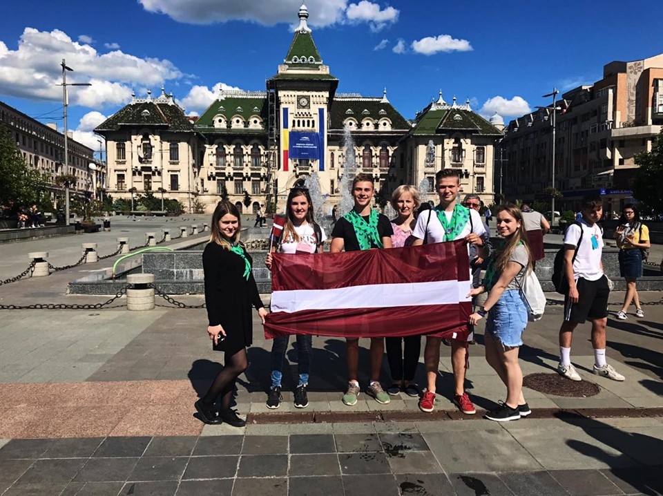 FOTO: Gulbenes 2.vidusskolas pārstāvji Rumānijā (Craiova)